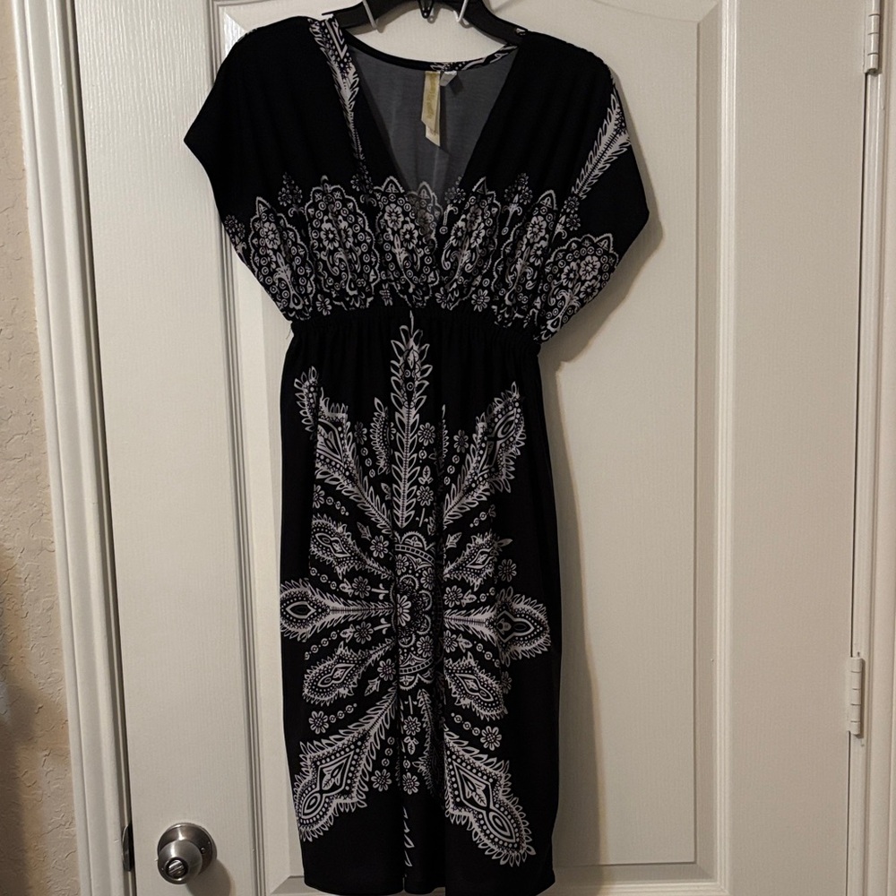 Chic Black and White Paisley Midi Dress